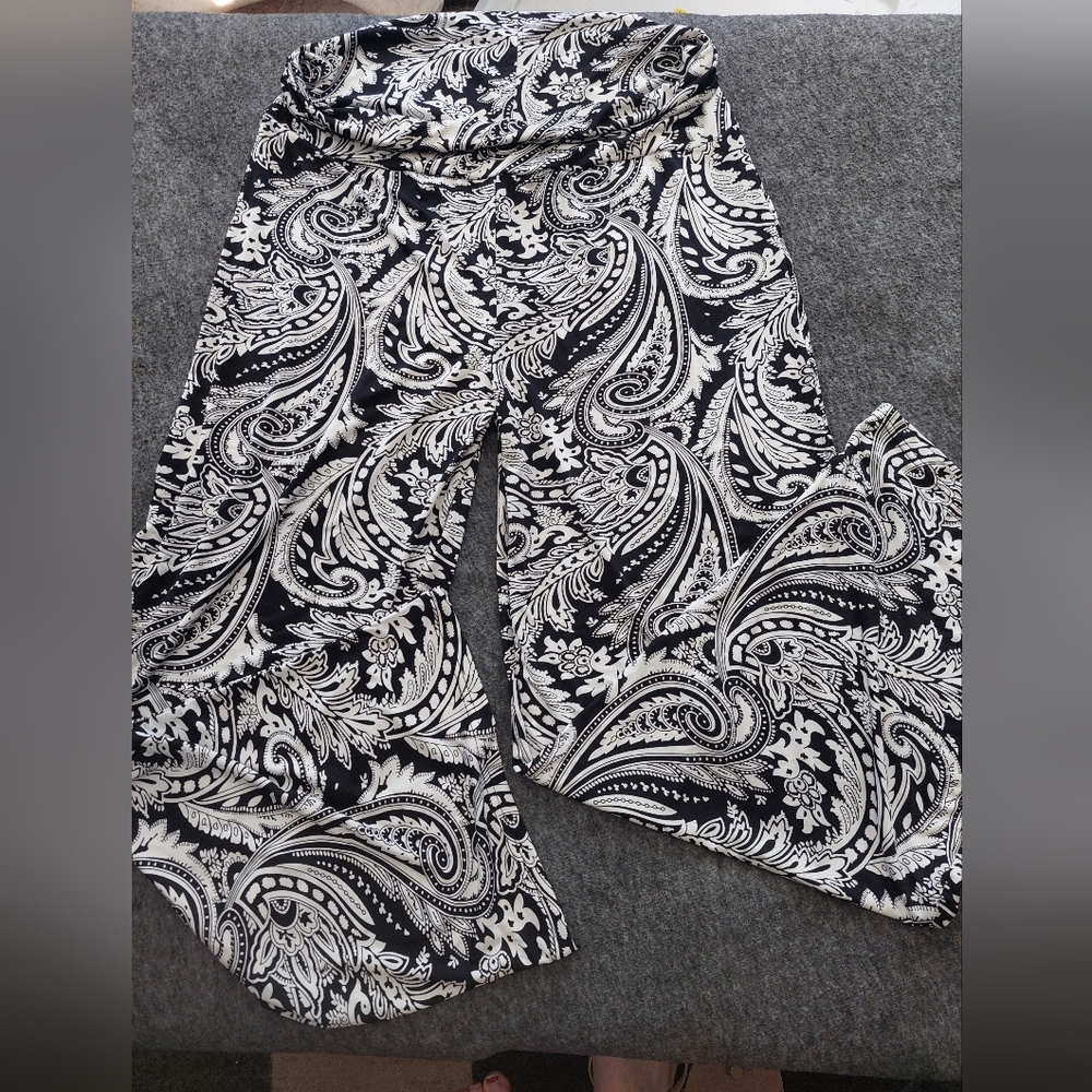 NWT White Mark Black and White Paisley Wide Leg Pants 1xl